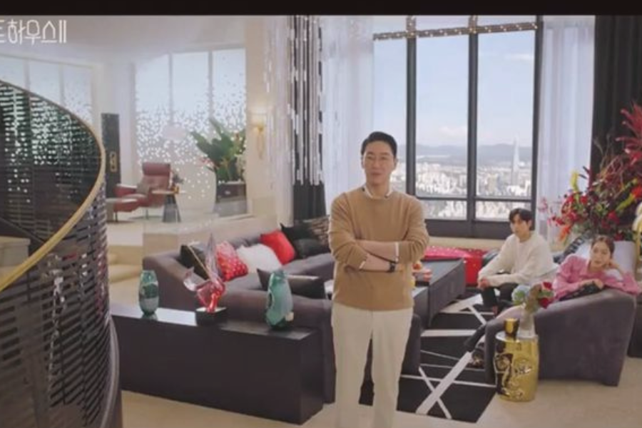  Penthouse War in Life House