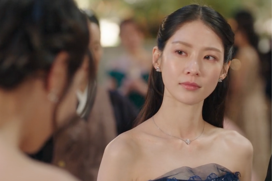 perfect crown kdrama iu byeon woo seok